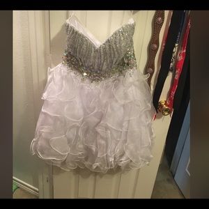 White sequined formal dress 💎